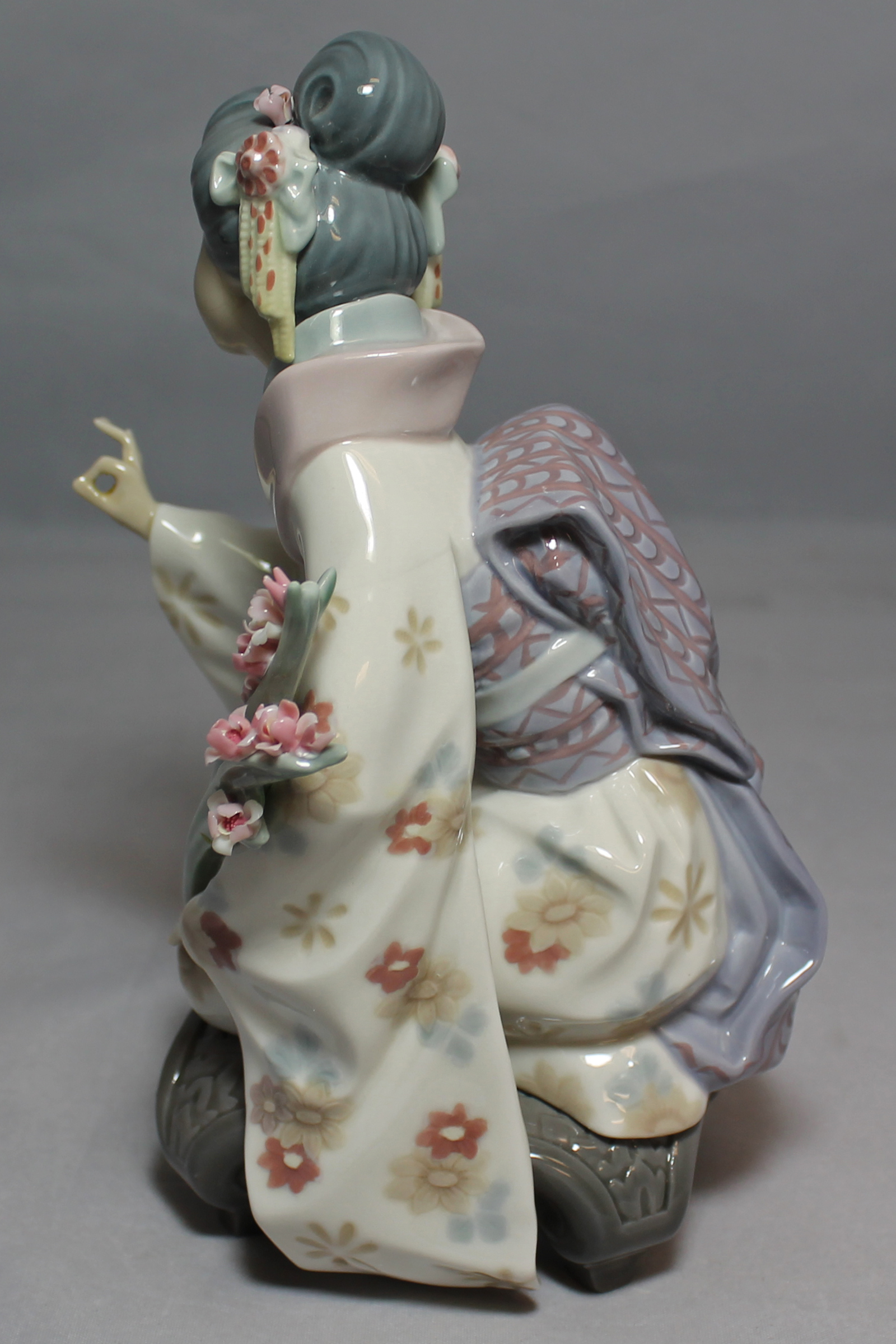 Lladro Figurine, 1450 Kiyoko, Japanese girl - w/Box - Picture 2 of 3