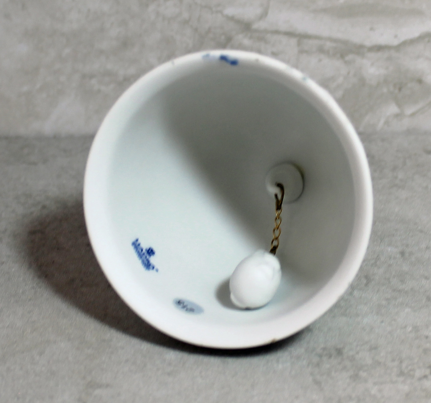 Lladro Figurine, 6176 Communion Bell, No Box - Picture 3 of 4